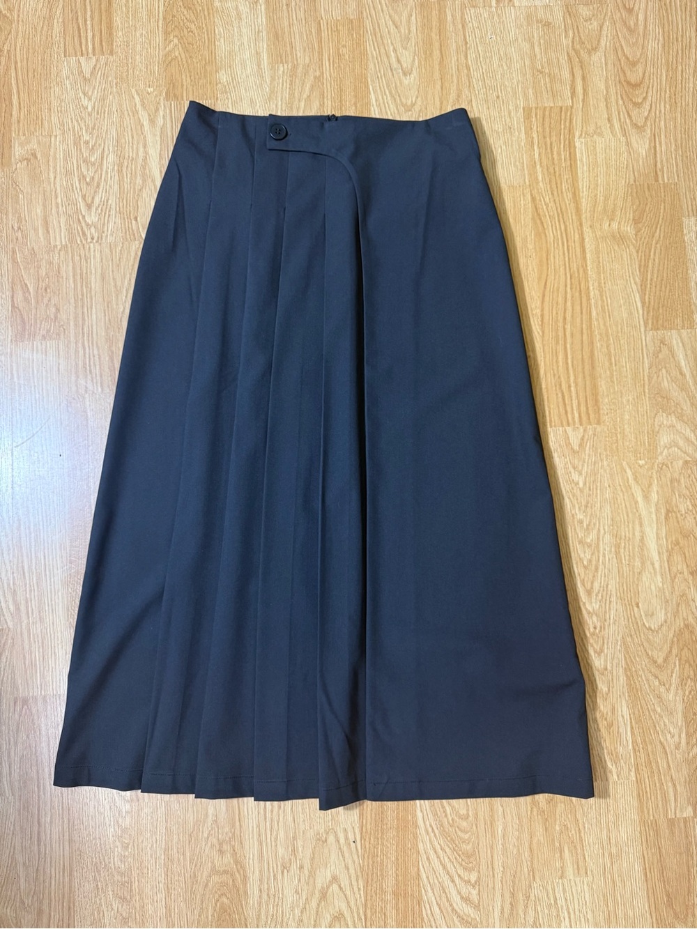Dazy Classic Women Black Pleated Midi Skirt - Size M (fits like a small)- NWOT